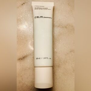 the r.e.m. beauty Lunar Magic Blurring Primer - brand new